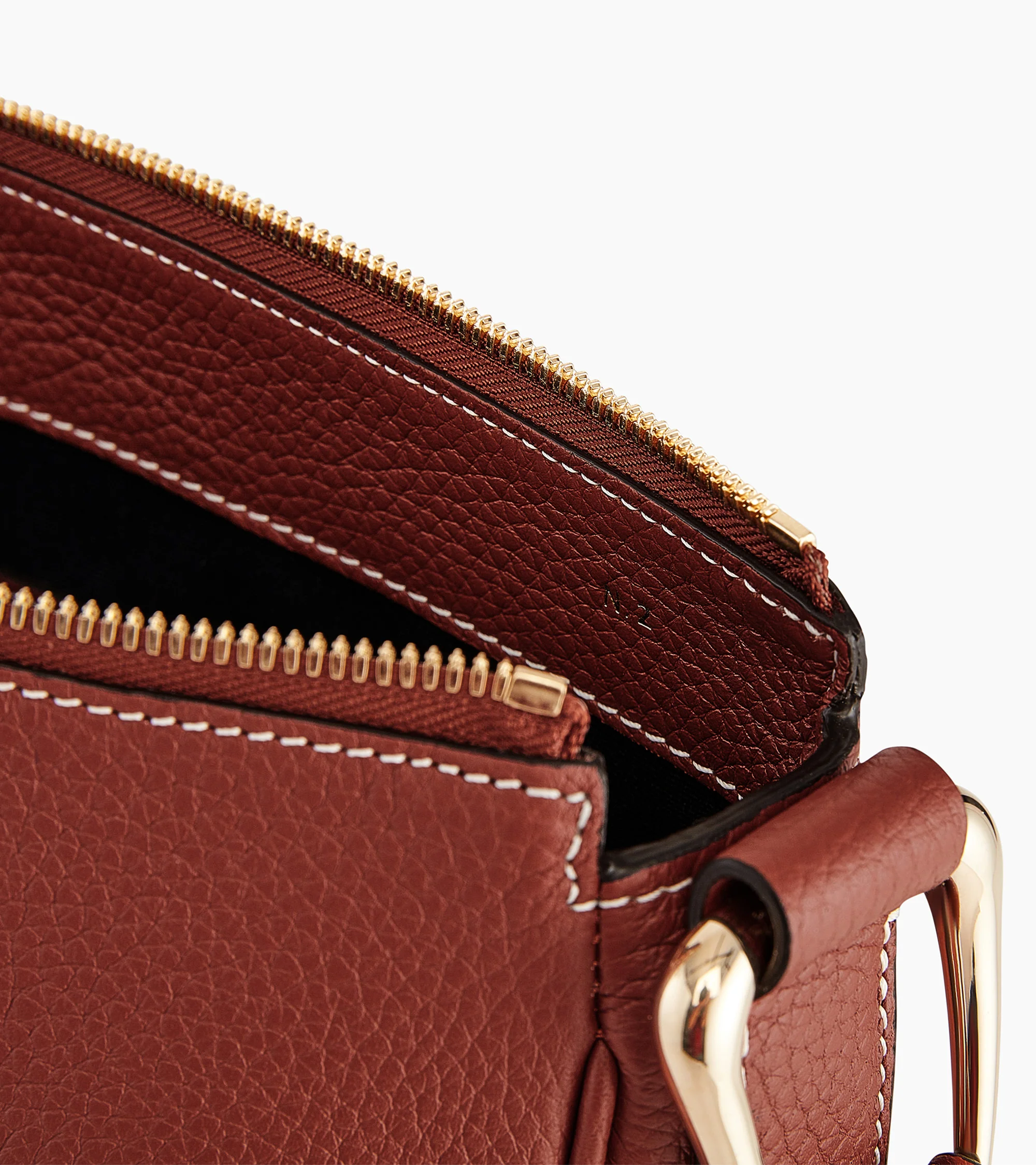 Sac hobo moyen modèle Madeleine en cuir de taurillon grainé - Image 4